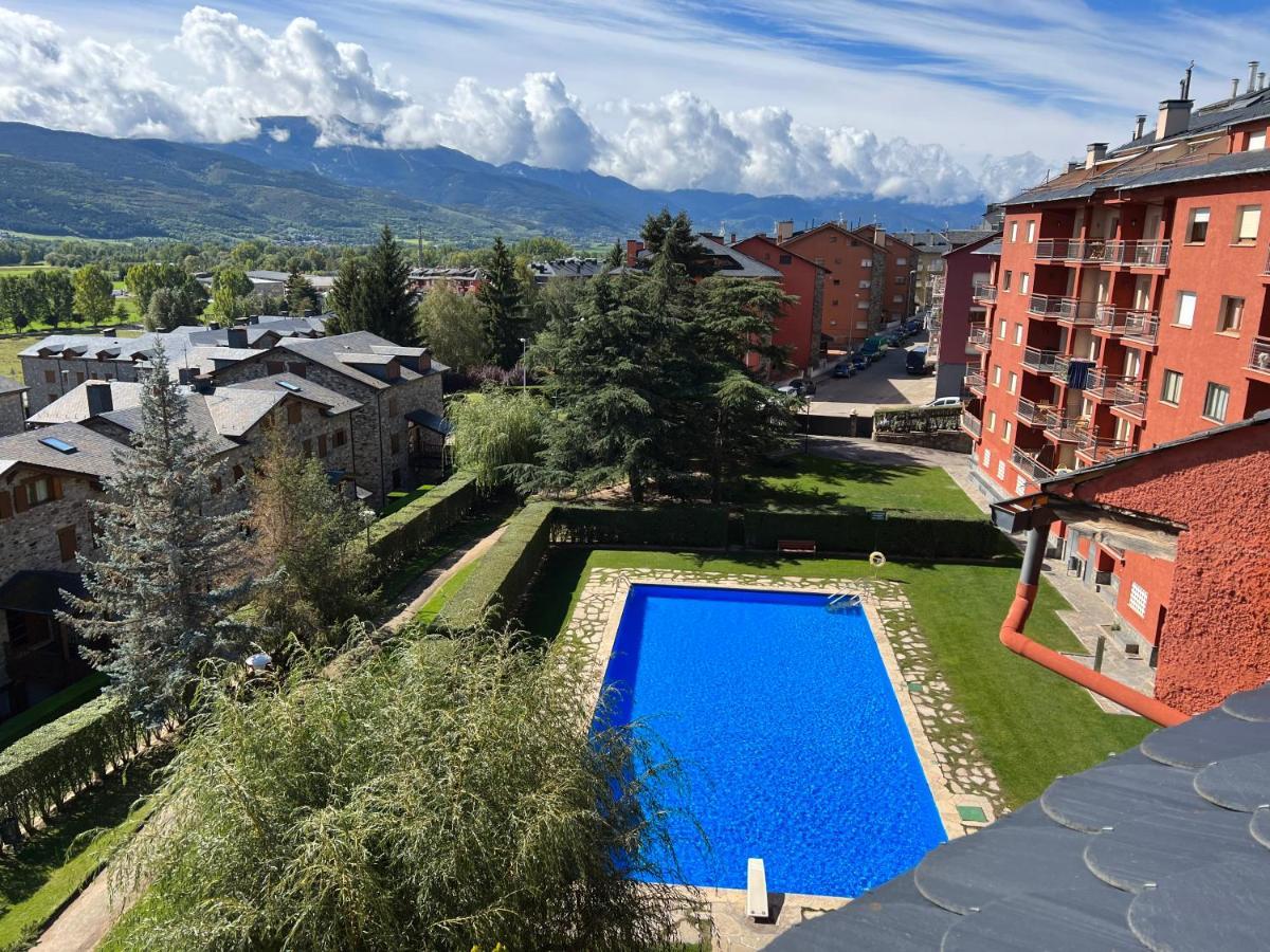 Piso Puigcerda Vistas Y Piscina Apartment Bagian luar foto