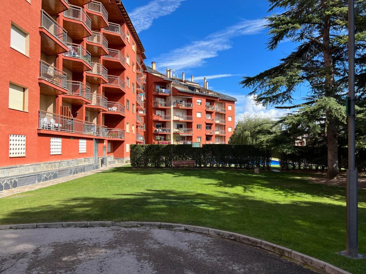 Piso Puigcerda Vistas Y Piscina Apartment Bagian luar foto