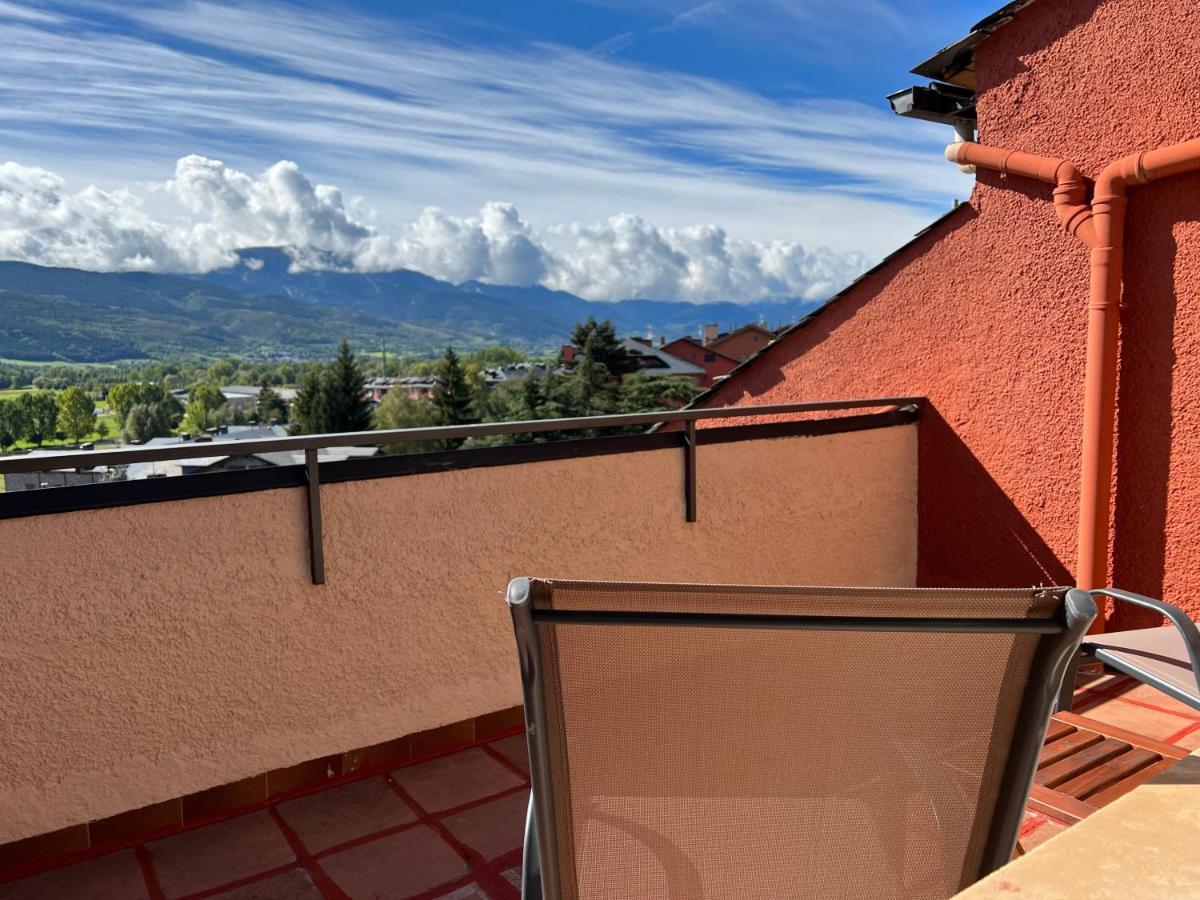 Piso Puigcerda Vistas Y Piscina Apartment Bagian luar foto